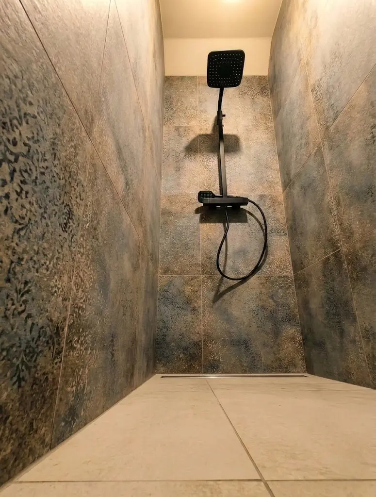 Renovatie badkamer met inloopdouche in Bilzen-Hoeselt